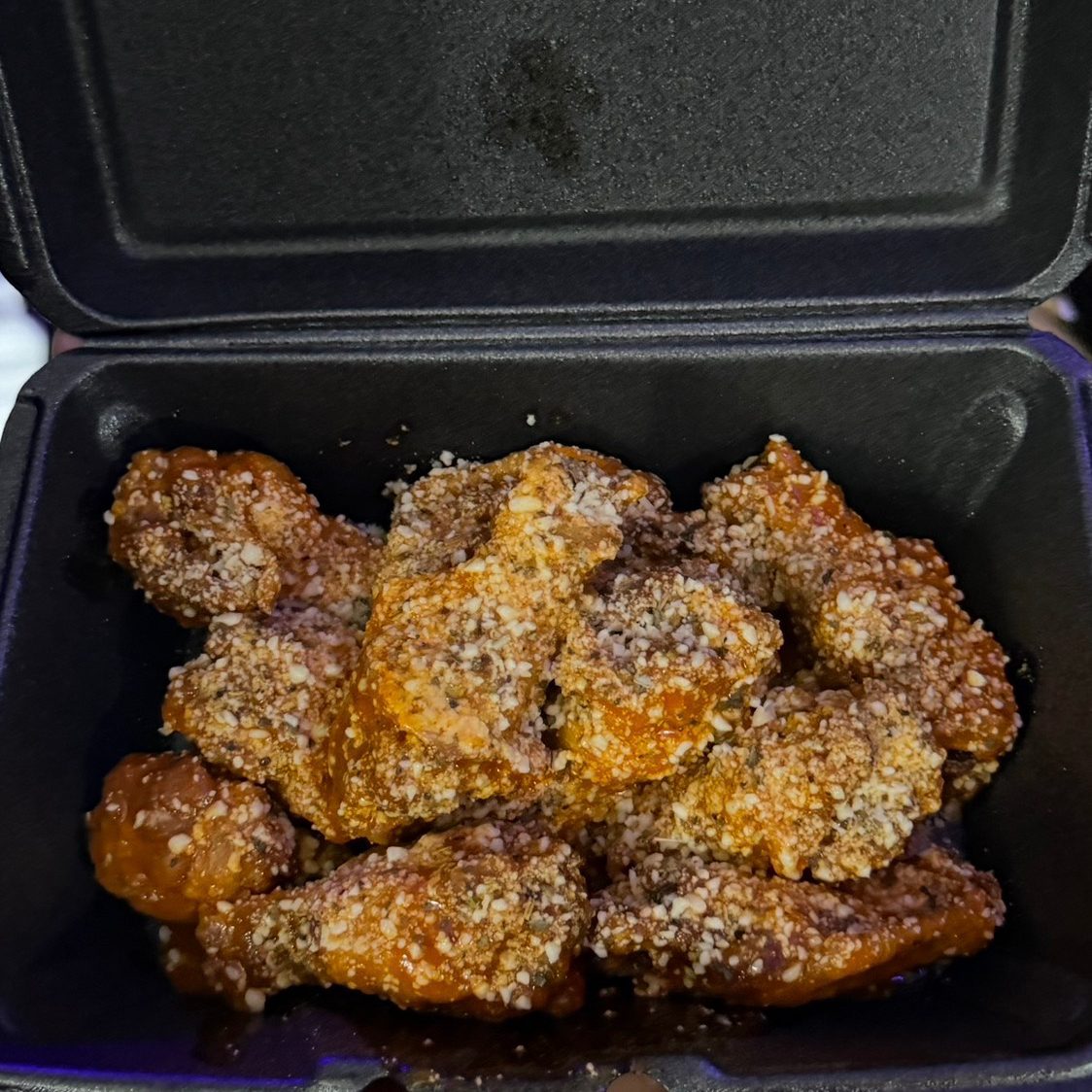 6 Piece Wings (Up to 2 Flavors).